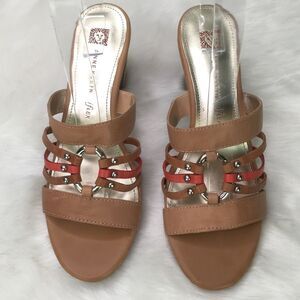 8 M Golden Girls Tan Coral Metallic Silver Hardware Strappy Vacay Sandals